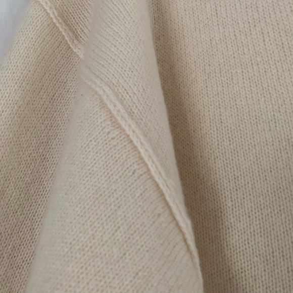 The group Babaton cream 'Luxe Cashmere Crush Sweater' - Picture 4 of 8